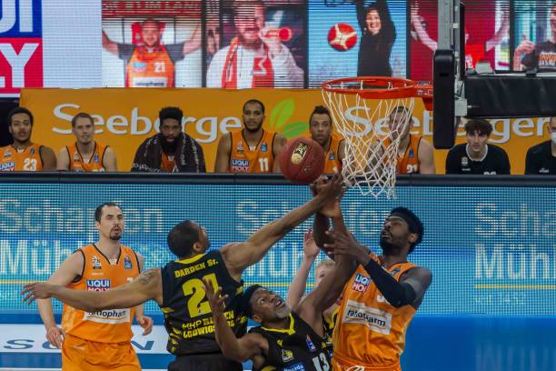 座岌岌可危 座岌岌可危