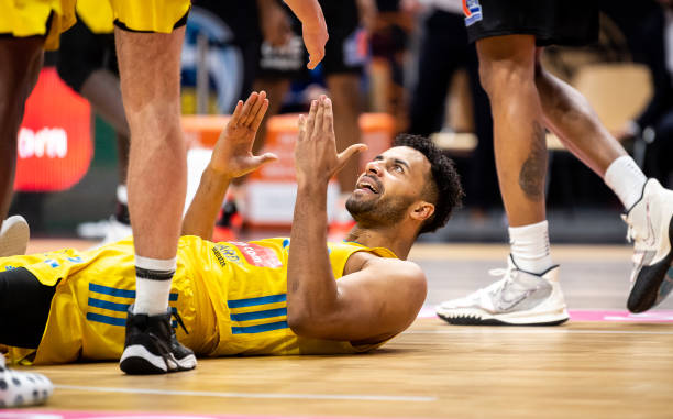 虽然多数成 虽然多数成